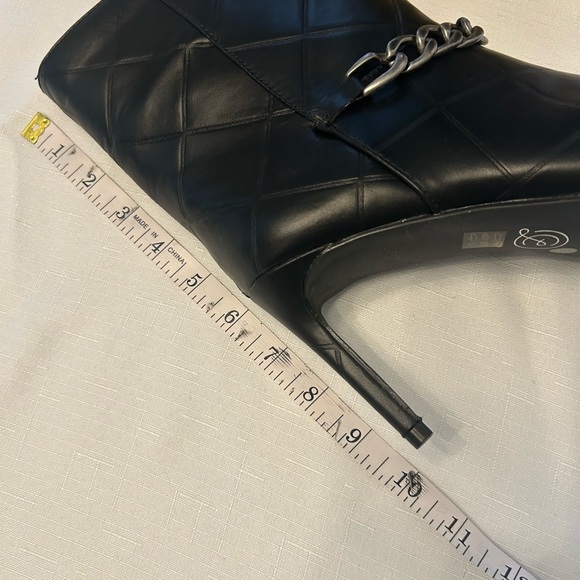Chinese Laundry Black Quilted Heeled Boots with Chain - Picture 5 of 14